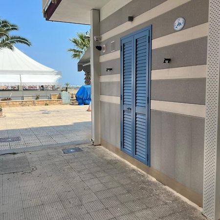 Al Delfino Blu Hotel Margherita Di Savoia Ngoại thất bức ảnh