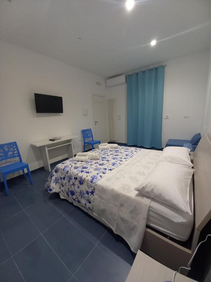 Al Delfino Blu Hotel Margherita Di Savoia Ngoại thất bức ảnh