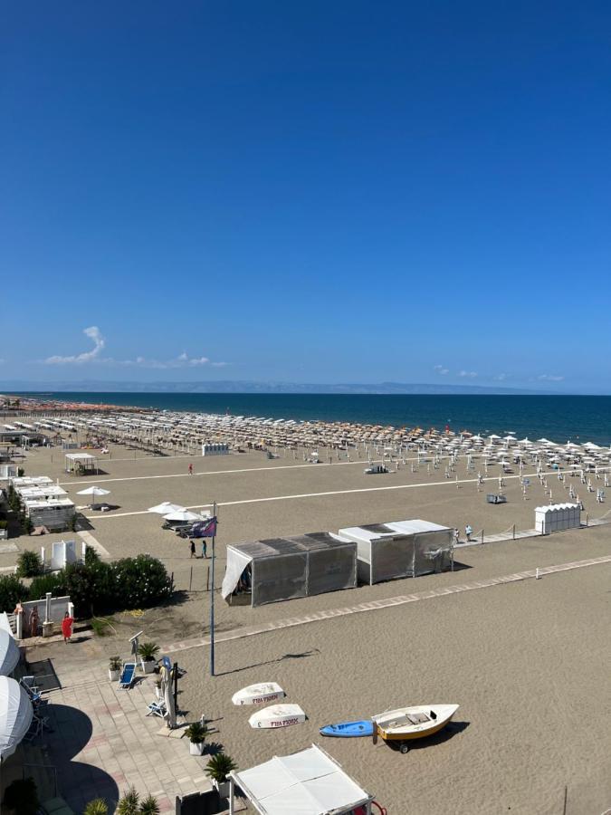Al Delfino Blu Hotel Margherita Di Savoia Ngoại thất bức ảnh